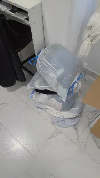 Ropa Vintage Dorada y Roja Talla Única 10kg