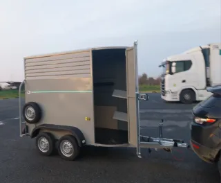 Remolque caballo 1.5 plazas
