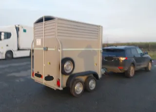 Remolque caballo 1.5 plazas