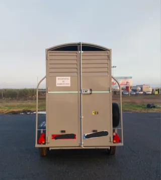 Remolque caballo 1.5 plazas