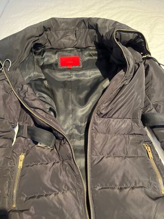 Anorak plumífero negro largo medio