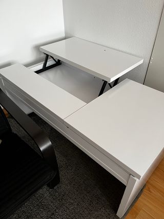 Mesa blanca elevable