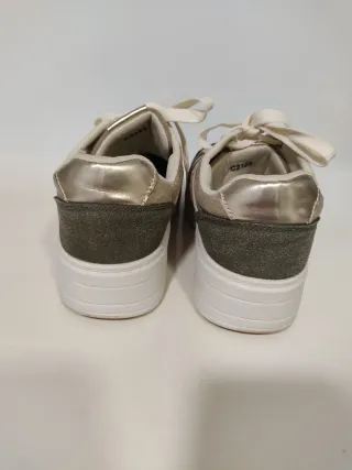 Zapatillas doradas y verde oliva