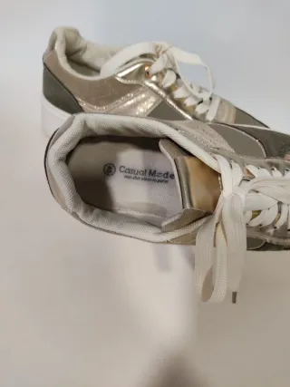 Zapatillas doradas y verde oliva