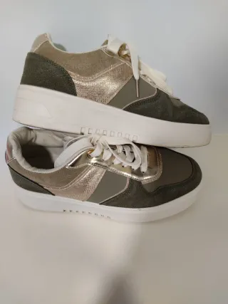 Zapatillas doradas y verde oliva