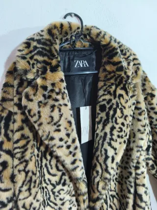 Abrigo Zara estampado animal print