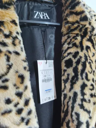 Abrigo Zara estampado animal print