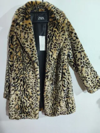 Abrigo Zara estampado animal print