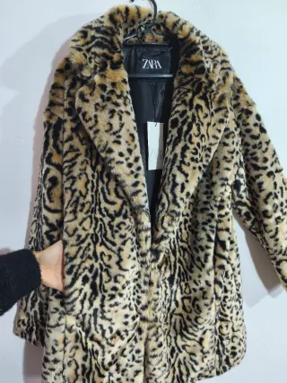 Abrigo Zara estampado animal print