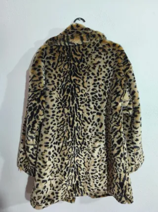 Abrigo Zara estampado animal print