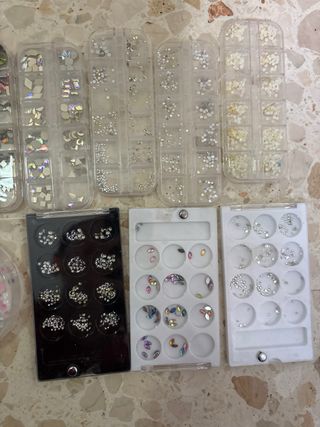 Set de brillos y diamantes para uñas