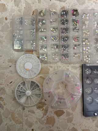 Set de brillos y diamantes para uñas