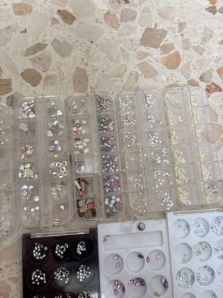 Set de brillos y diamantes para uñas