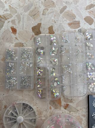 Set de brillos y diamantes para uñas