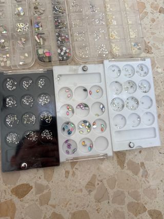 Set de brillos y diamantes para uñas
