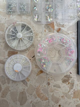 Set de brillos y diamantes para uñas
