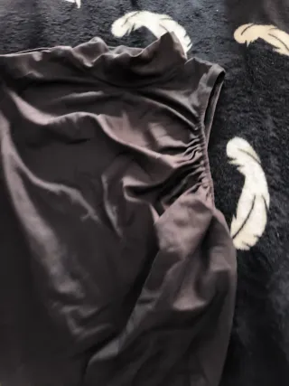 Top negro de manga larga con fruncido