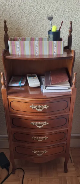 Mesa auxiliar de madera