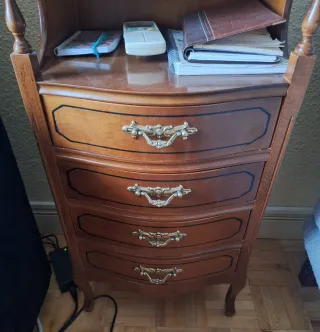 Mesa auxiliar de madera