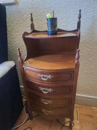 Mesa auxiliar de madera
