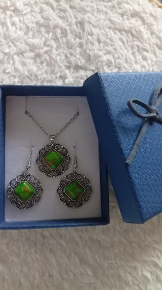 Set di collana e orecchini