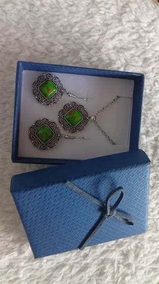 Set di collana e orecchini