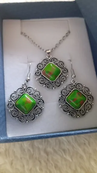 Set di collana e orecchini