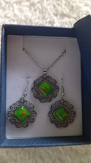 Set di collana e orecchini