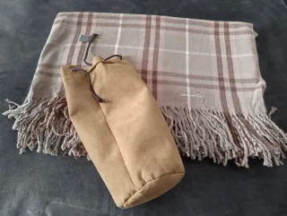 Manta de viaje con funda.