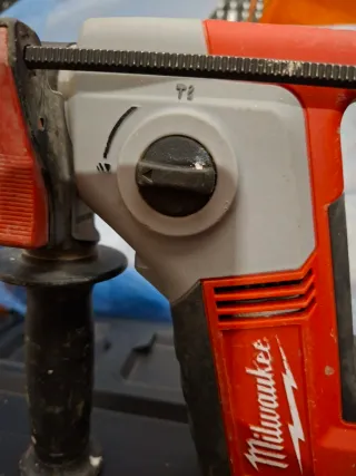 Taladro Percutor SDS Milwaukee M18