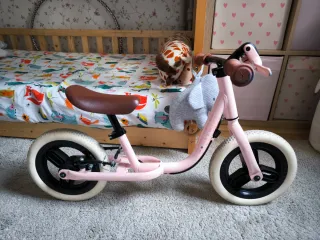 Bicicleta de equilibrio rosa