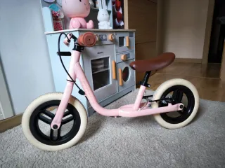 Bicicleta de equilibrio rosa