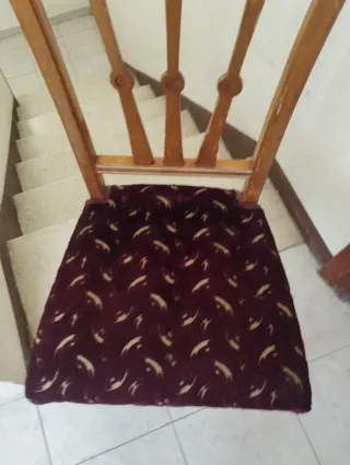 Silla de madera estilo modernista