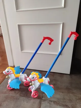 Caballito andador con alas