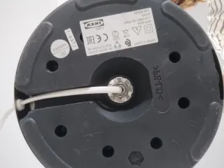 Lámpara de mesa IKEA KROBY metal y cristal.