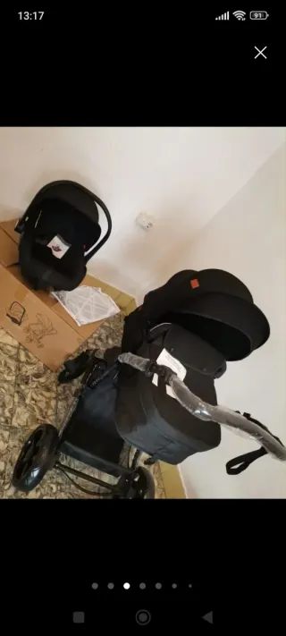 Carrito de bebé y silla de coche negro