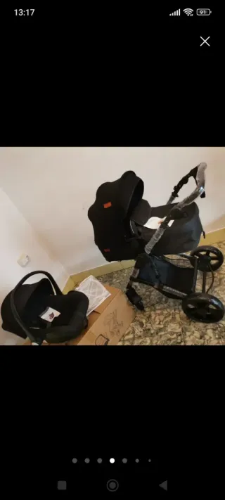 Carrito de bebé y silla de coche negro