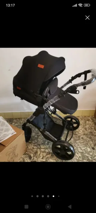Carrito de bebé y silla de coche negro