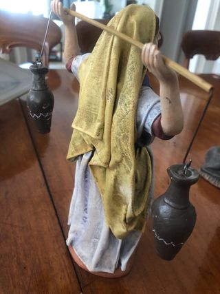 Cantarera in argilla per presepe, altezza 23 cm