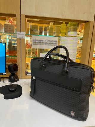 MALETIN TOMMY HILFIGER NEGRO