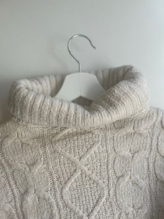 Jersey Stradivarius trenzado cuello alto