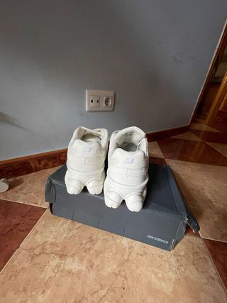 Zapatillas New Balance 9060 Talla 44 Blancas