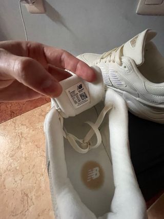 Zapatillas New Balance 9060 Talla 44 Blancas