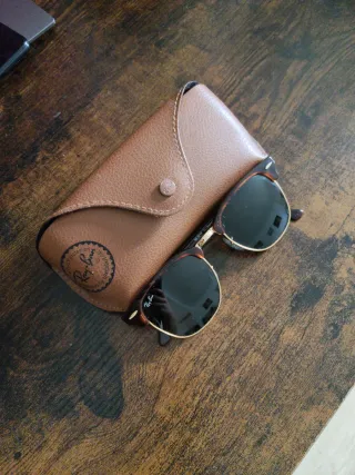 Gafas de sol Ray-Ban con funda