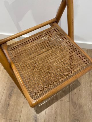 Silla plegable de madera y enea