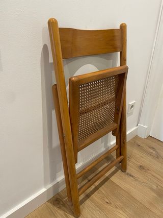 Silla plegable de madera y enea
