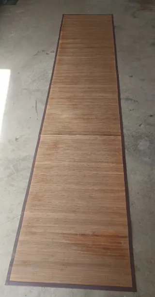 Alfombra de bambú con ribete de tela