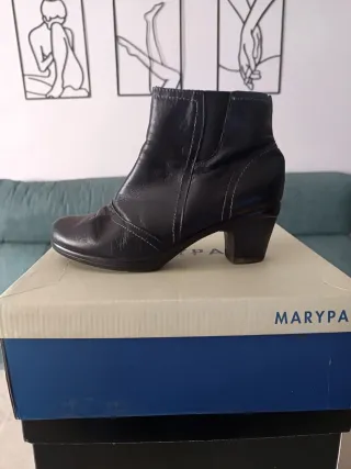 Botines de piel negros