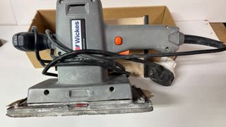 lijadora orbital de hoja  marca Wickes