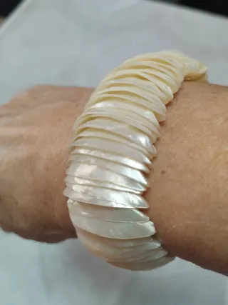 Pulsera de mujer beige